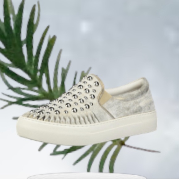 Wrn1X NYC J SLIDES Stud metallic gold leather sneakers women’s shoes size 7.5 - Picture 3 of 17